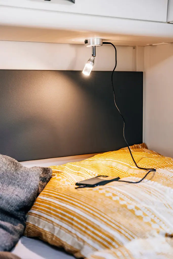Leselampe_Bettbereich_mit_USB_Steckdose.jpg.webp